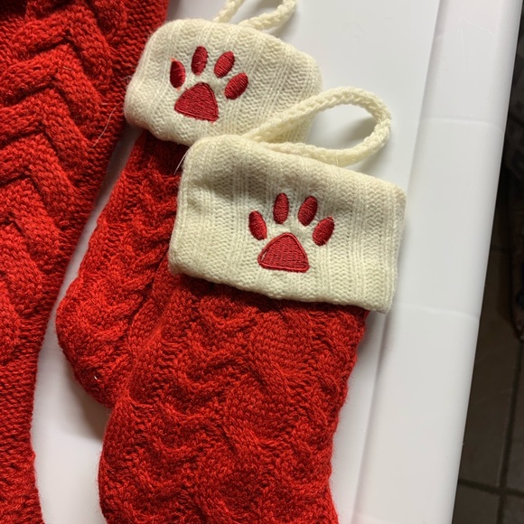 Red Knit Stockings 2 Large, 2 Small - Picture 3 of 3